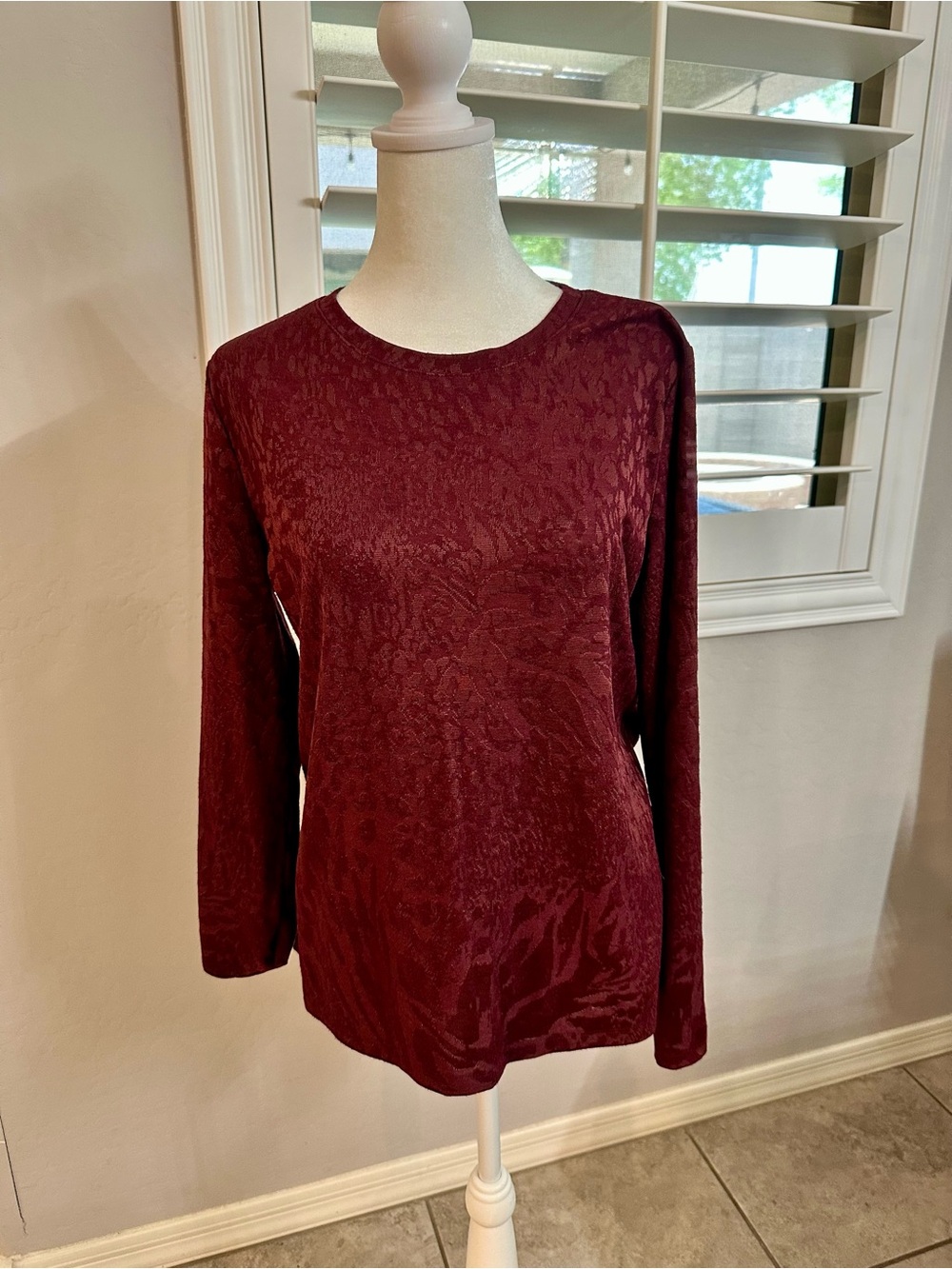 Vera Wang Burgundy Long-Sleeve Textured Crewneck Top